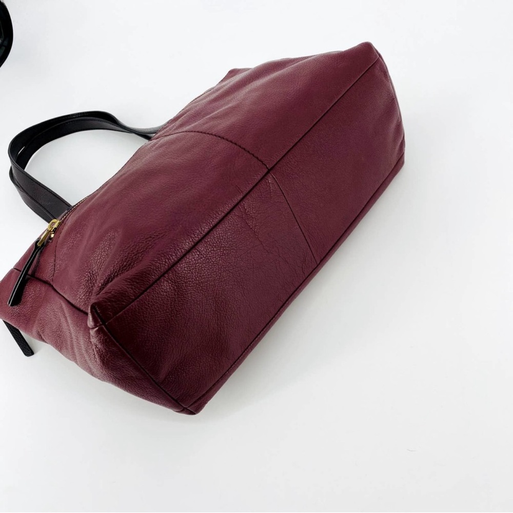 Fossil Burgundy Leather Tap Zip Casual Travel Tote Bag OS
Gently used - Picture 4 of 7